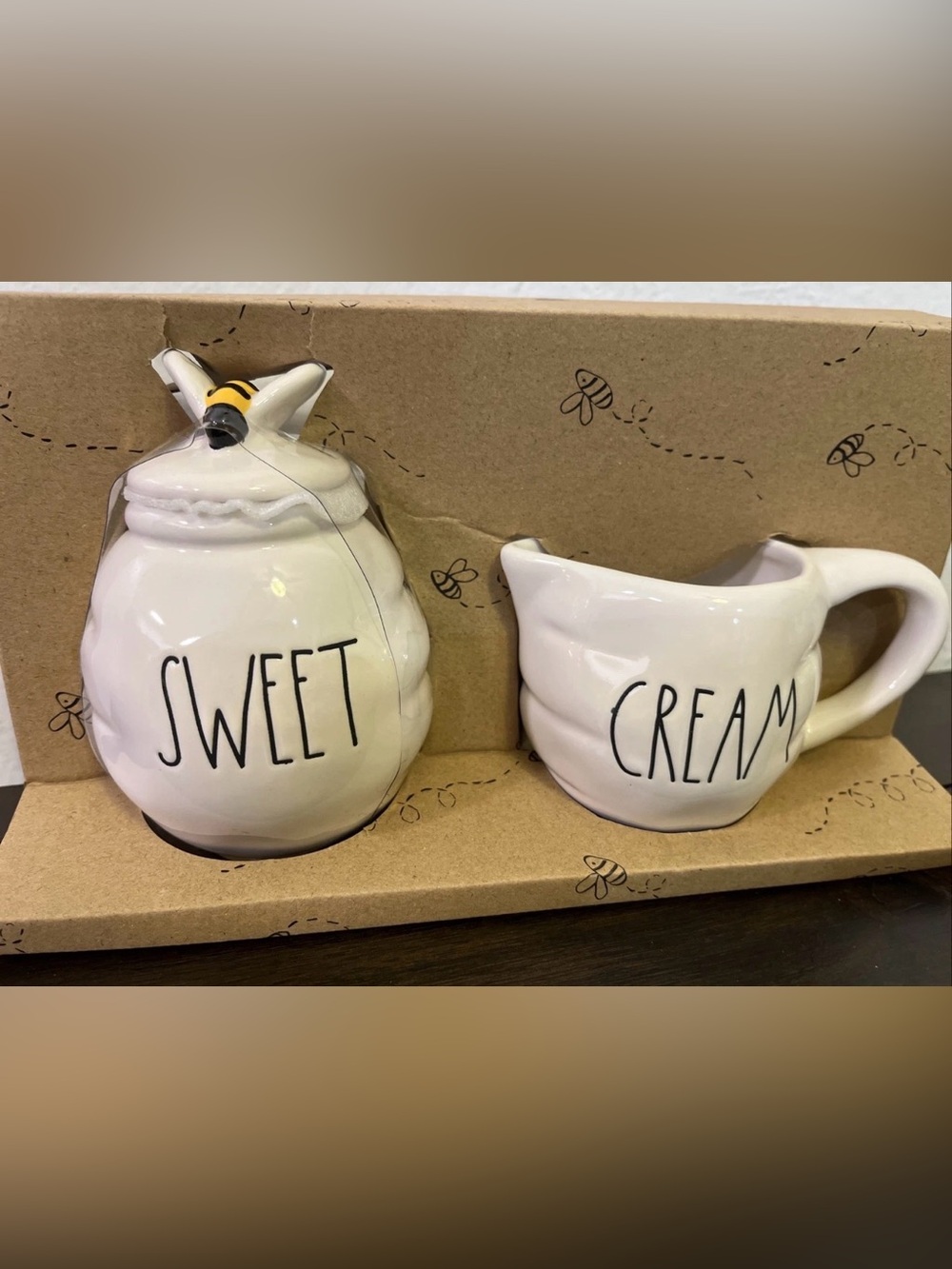 RAE DUNN BEEHIVE BEE 🐝 TOP SWEET & CREAM ARTISAN COLLECTION SET
